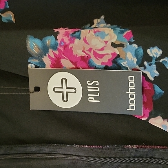 Plus size playsuit - Picture 3 of 4